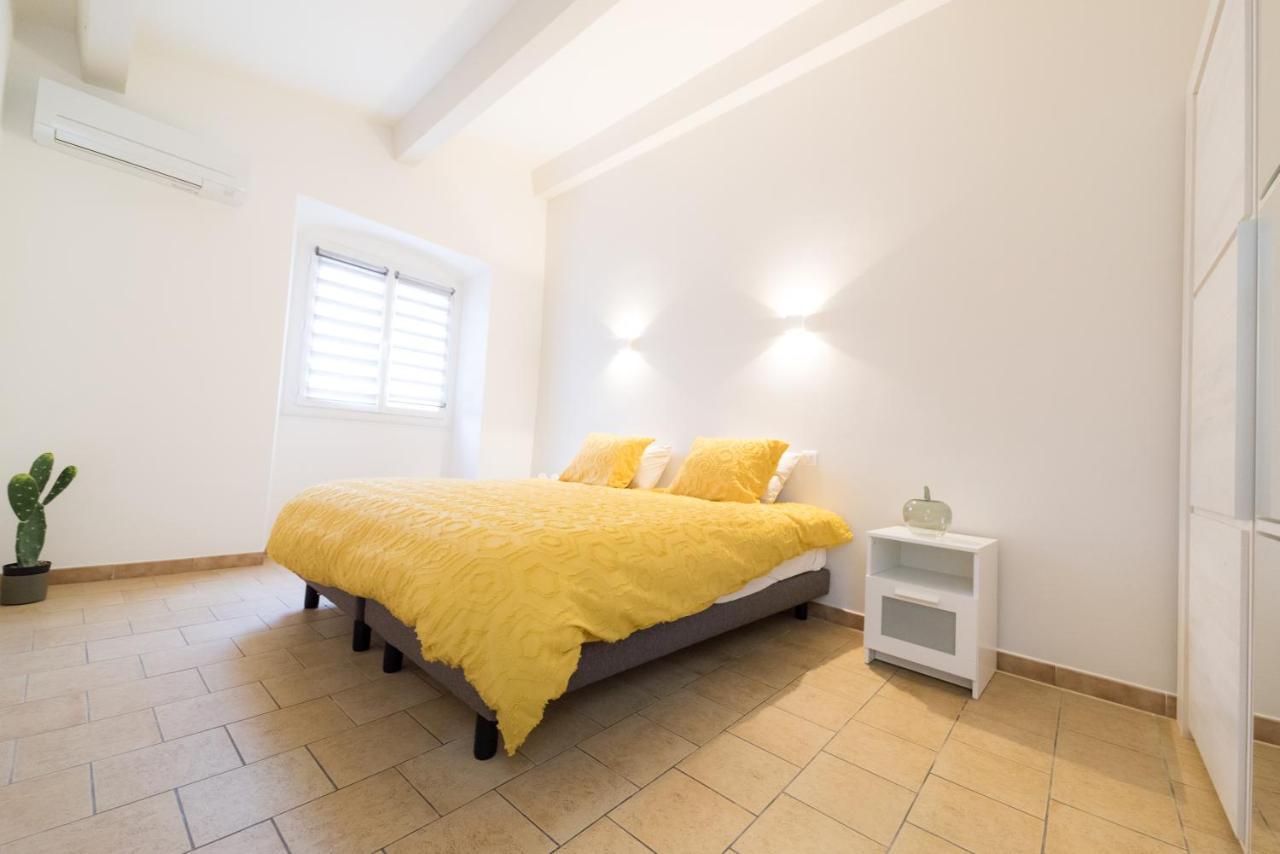 Ferienwohnung Ravissant Triplex Et Duplex Au Centre De Pont St Esprit Exterior foto